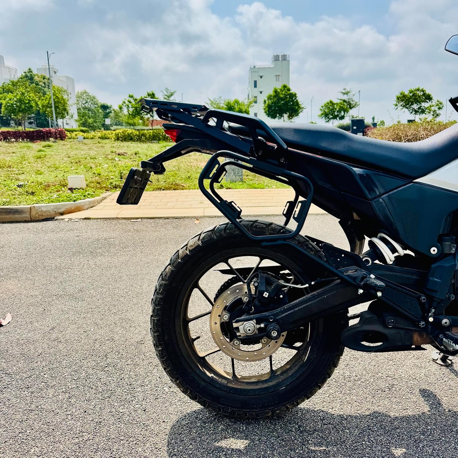 Skydd - KTM Adventure 2025 - Saddle stay
