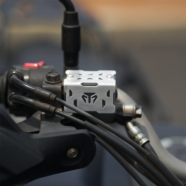 FRONT MASTER CYLINDER GUARD (SS) HONDA CB 200X